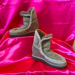 MOU Brand Eskimo boots in Dark Stone with slight inner heel. Worn once. 💘